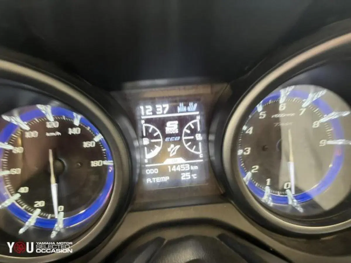 Yamaha T-Max 560 Tech Max (2020) (6)