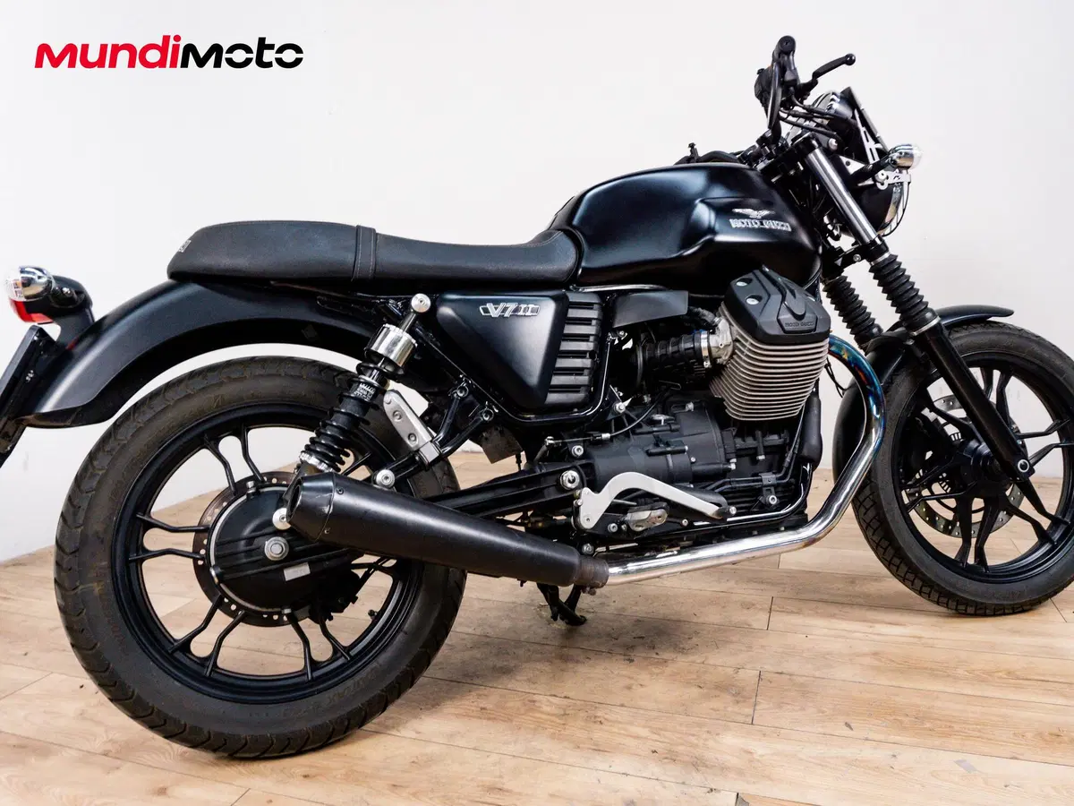 Moto Guzzi V7 II Stone (2015 - 17) (3)