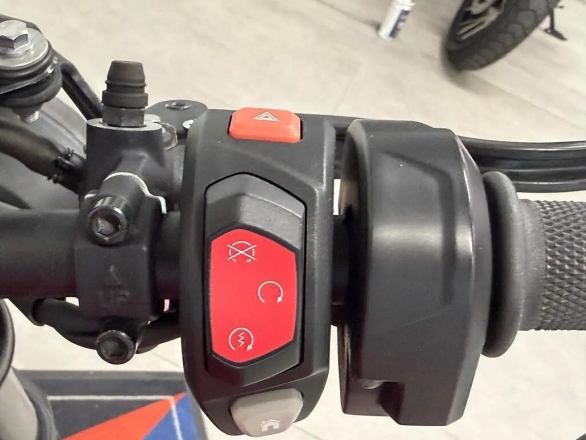 Triumph Street Triple 765 RS (2023 - 26) (9)