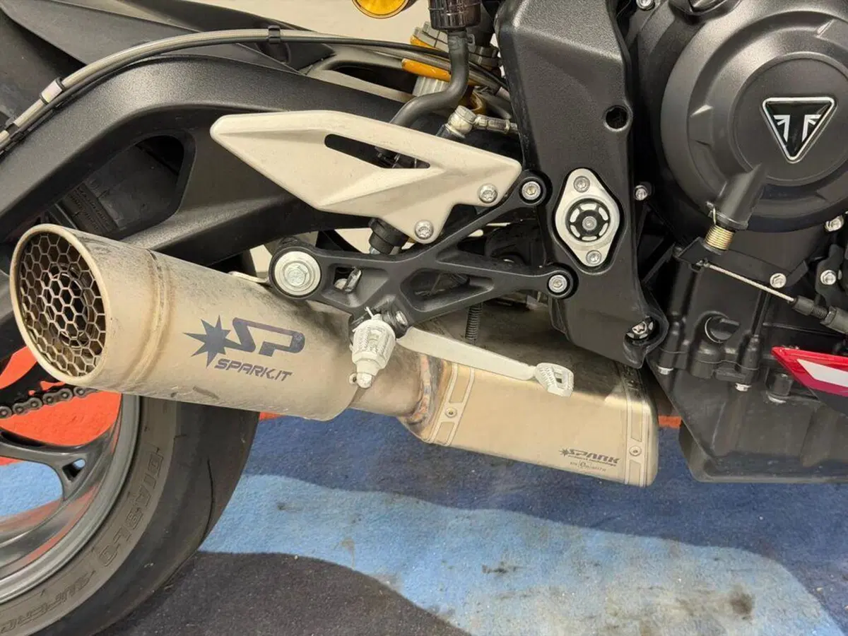 Triumph Street Triple 765 RS (2023 - 26) (12)