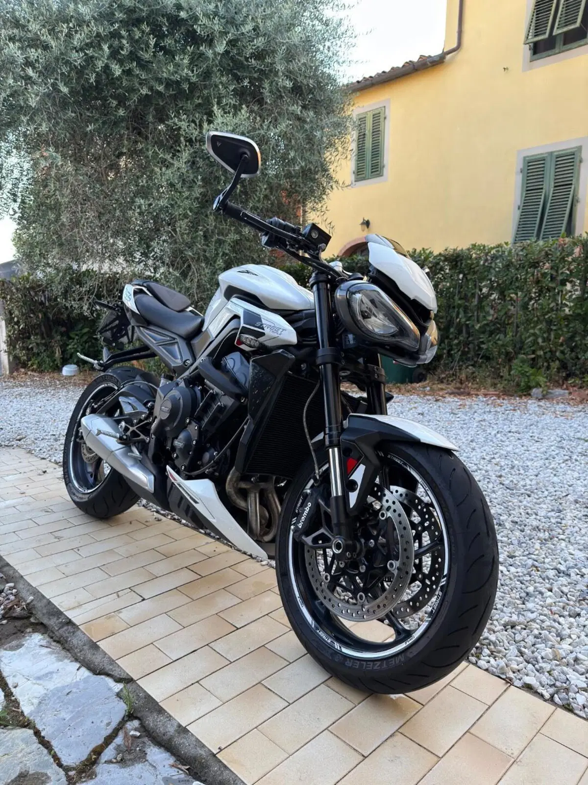 Triumph Street Triple 765 R (2023 - 26)
