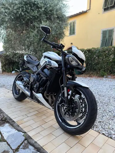Triumph Street Triple 765 R (2023 - 26) usata