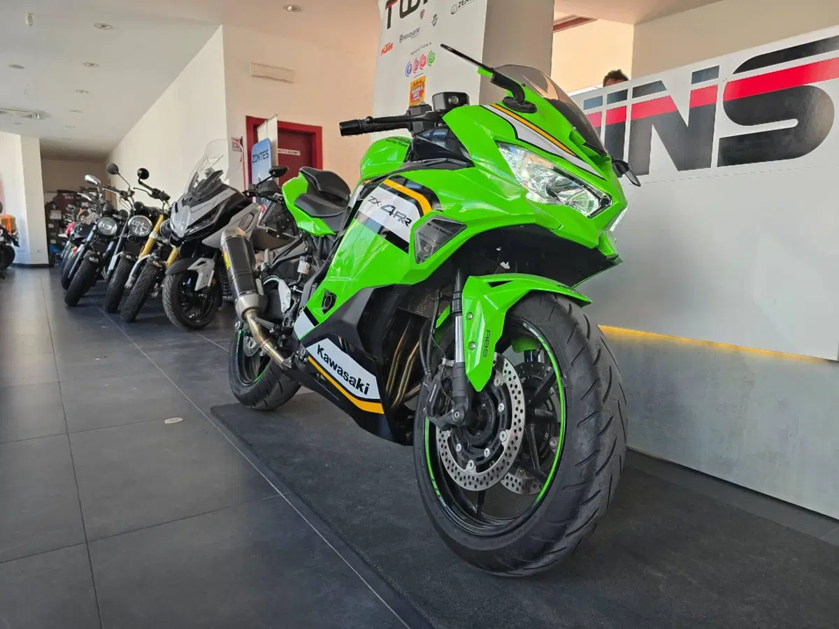 Kawasaki Ninja ZX-4RR Performance (2025 - 26) (2)