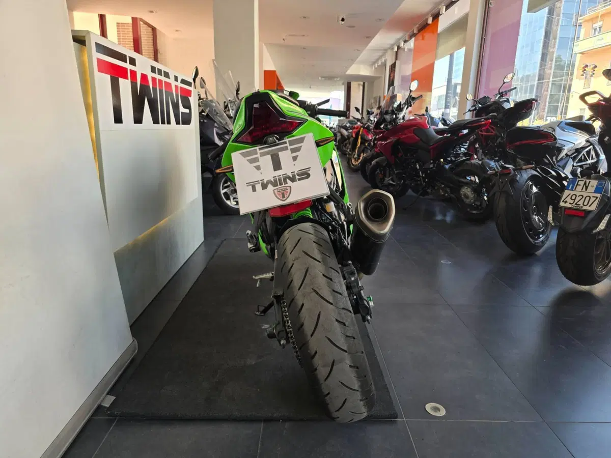 Kawasaki Ninja ZX-4RR Performance (2025 - 26) (7)