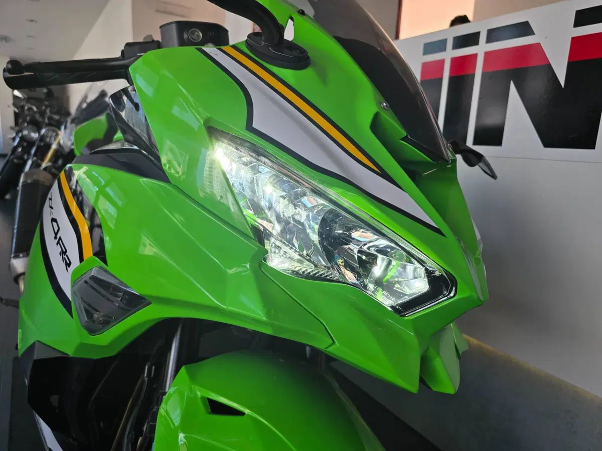 Kawasaki Ninja ZX-4RR Performance (2025 - 26) (10)