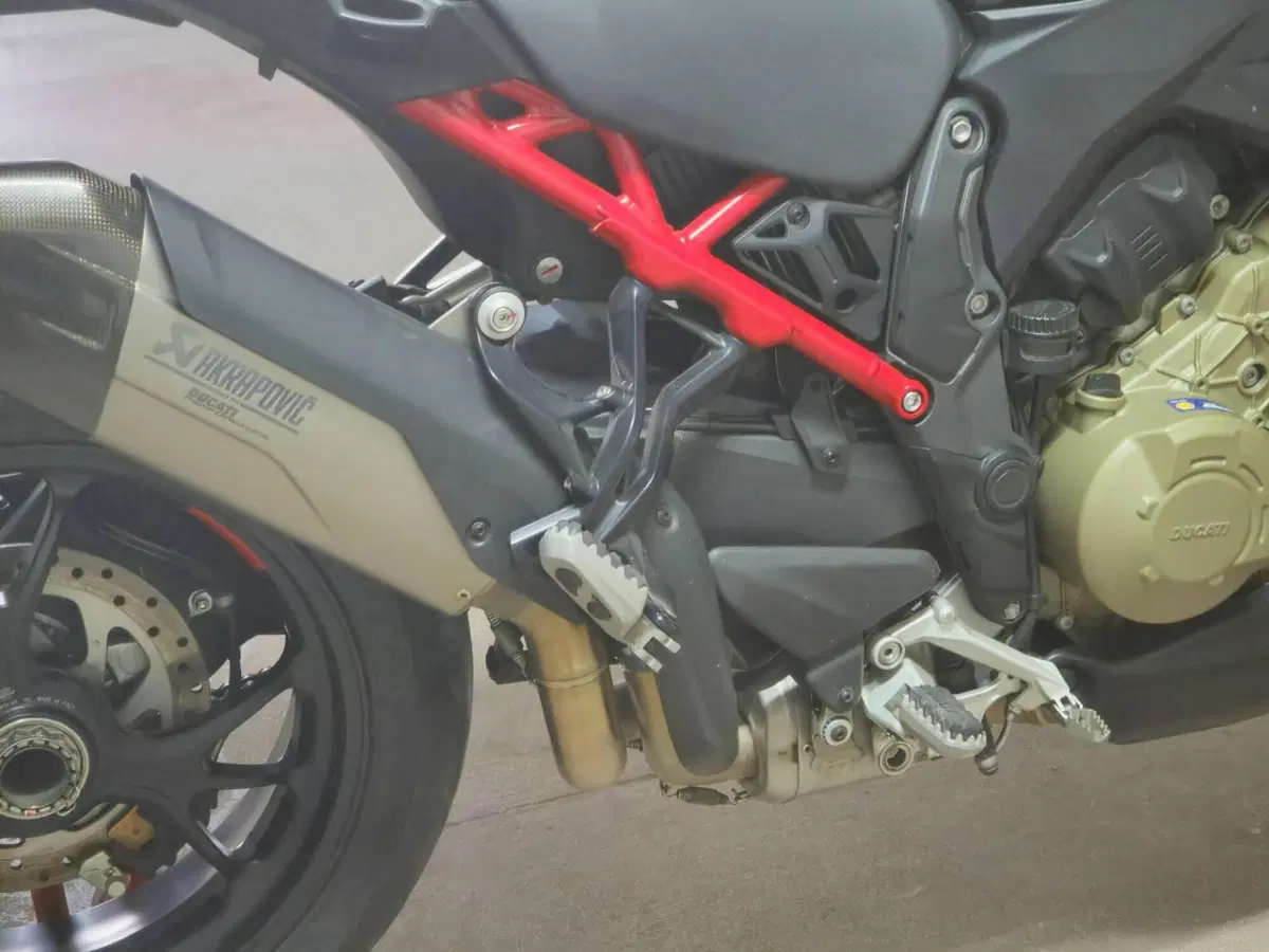 Ducati Multistrada V4 Pikes Peak (2021 - 24) (4)