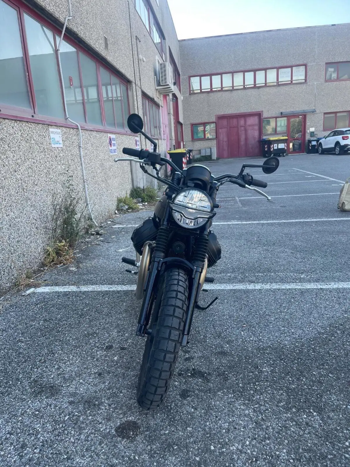 Moto Guzzi V7 Stone (2021 - 24) (3)