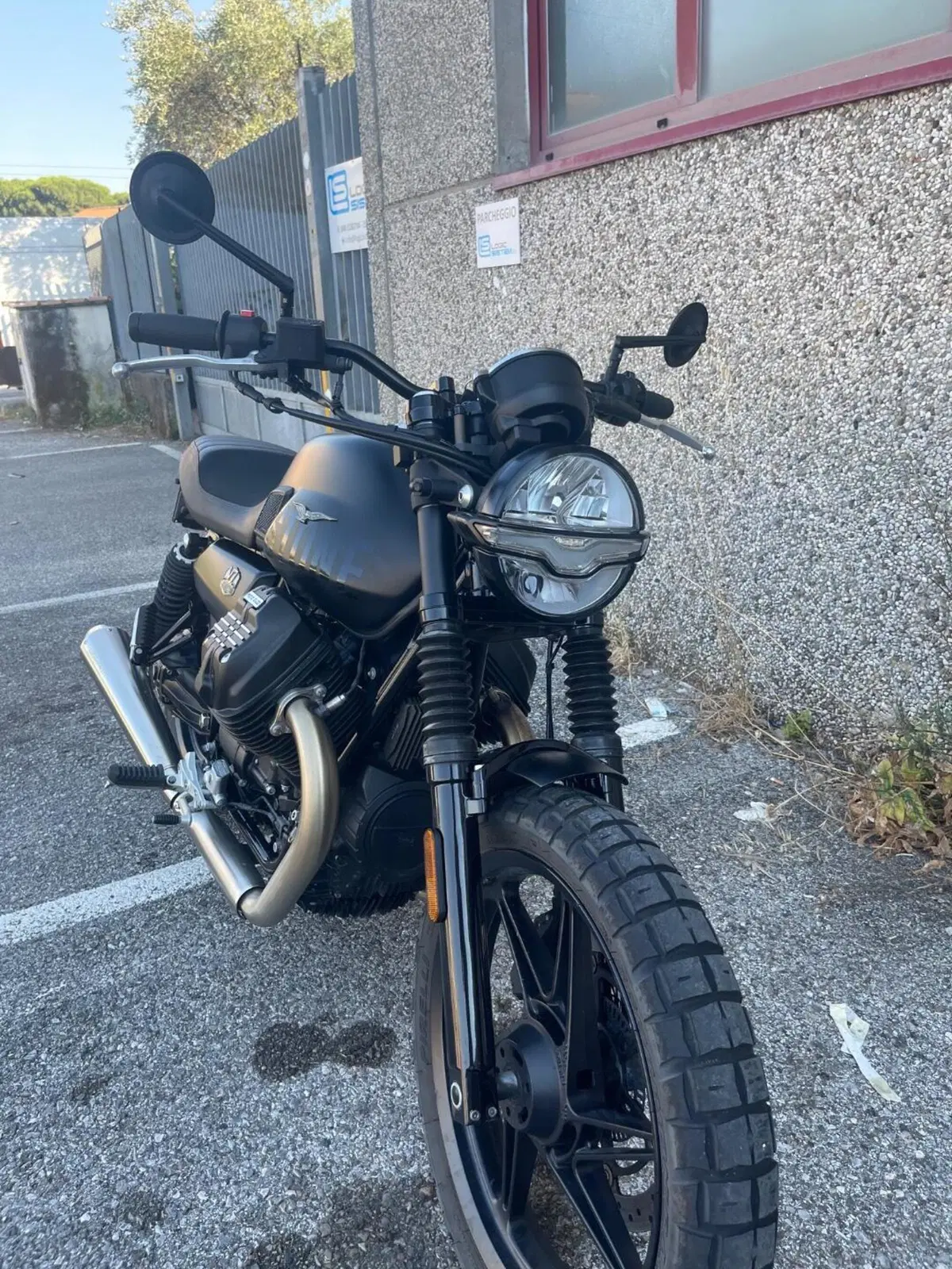 Moto Guzzi V7 Stone (2021 - 24) (4)