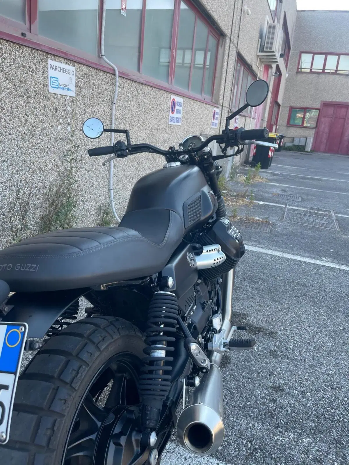 Moto Guzzi V7 Stone (2021 - 24) (5)