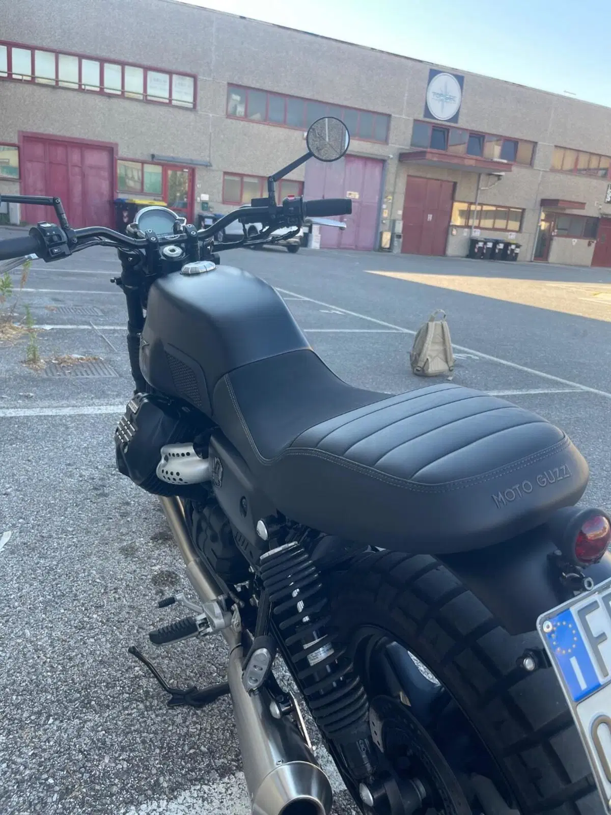 Moto Guzzi V7 Stone (2021 - 24) (6)