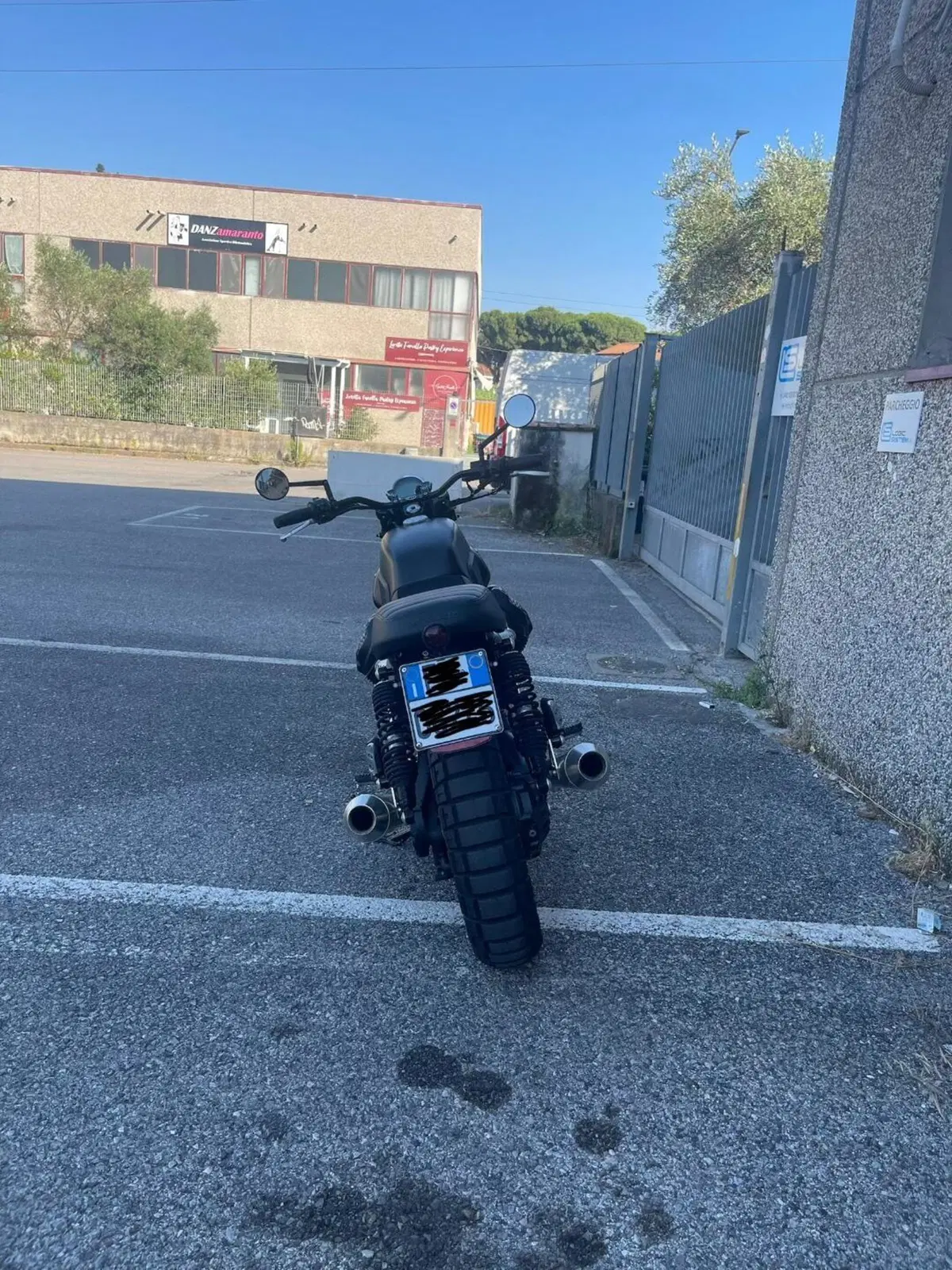 Moto Guzzi V7 Stone (2021 - 24) (7)