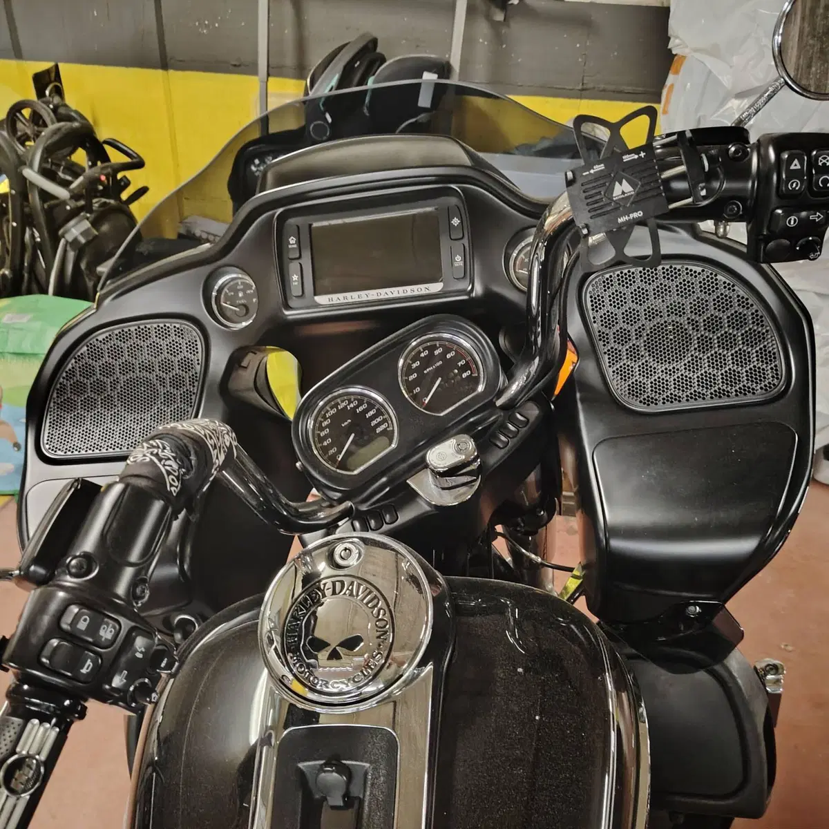 Harley-Davidson 107 Road Glide Ultra (2017 - 18) - FLTRU (3)