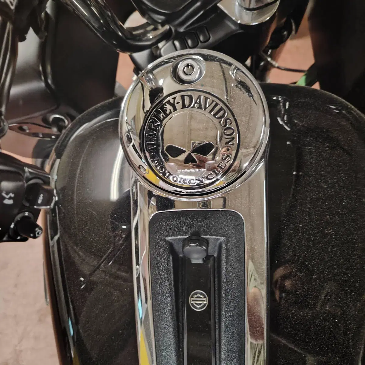 Harley-Davidson 107 Road Glide Ultra (2017 - 18) - FLTRU (4)