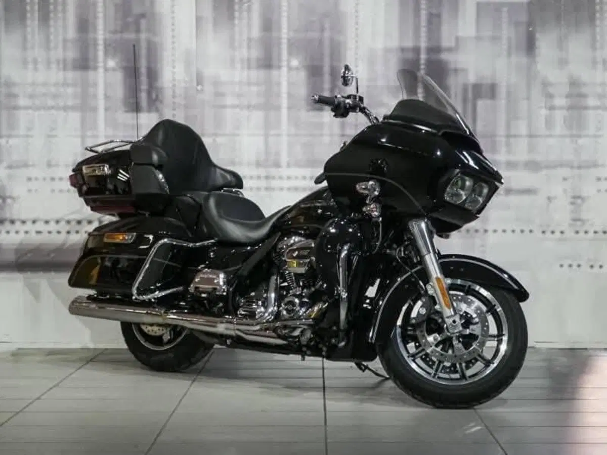 Harley-Davidson 107 Road Glide Ultra (2017 - 18) - FLTRU (11)