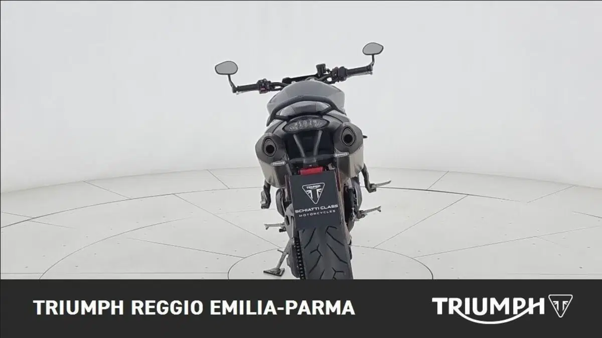 Triumph Speed Triple 1050 R ABS (2016 - 17) (2)