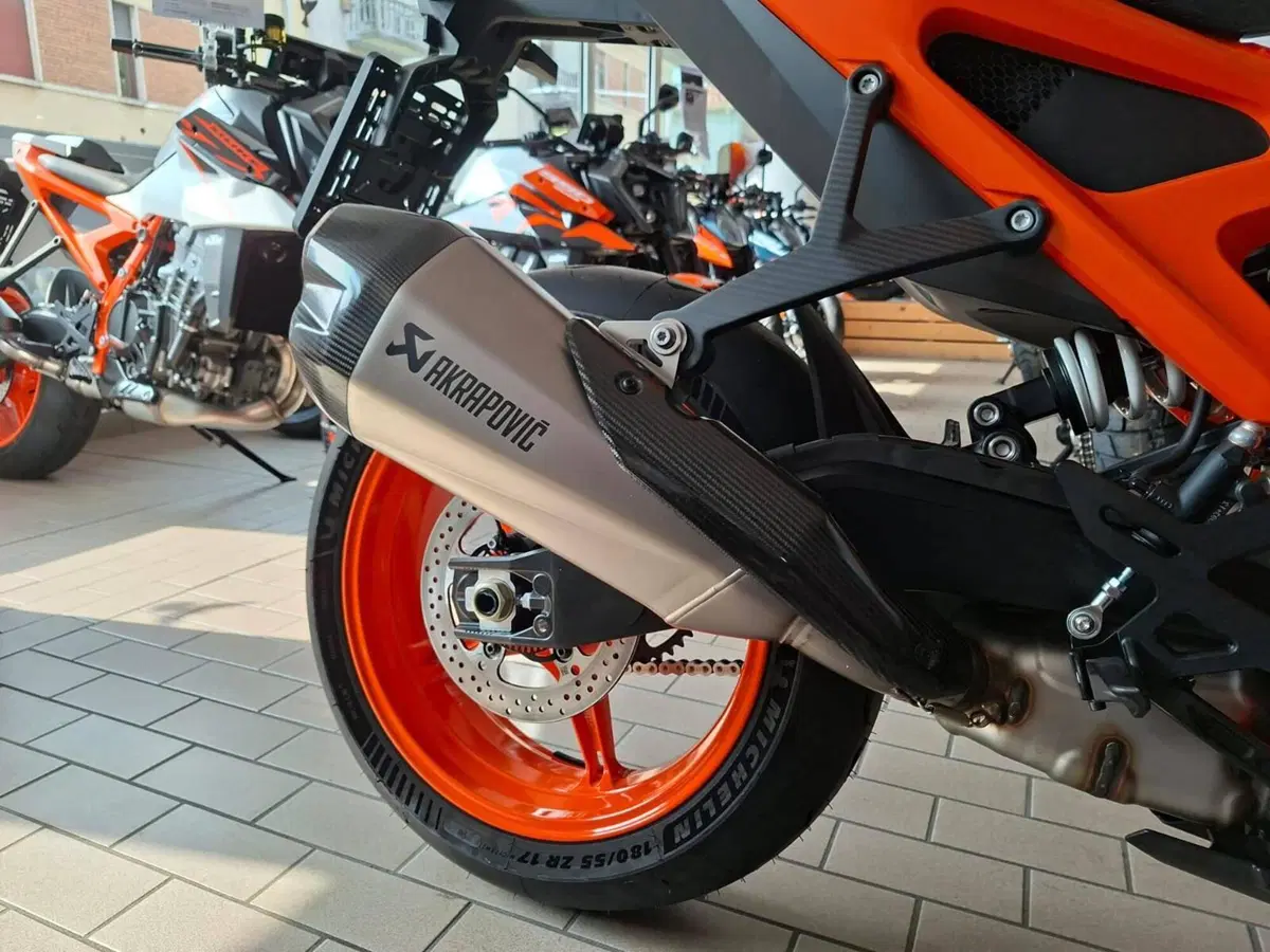 KTM 990 Duke R (2026) (2)