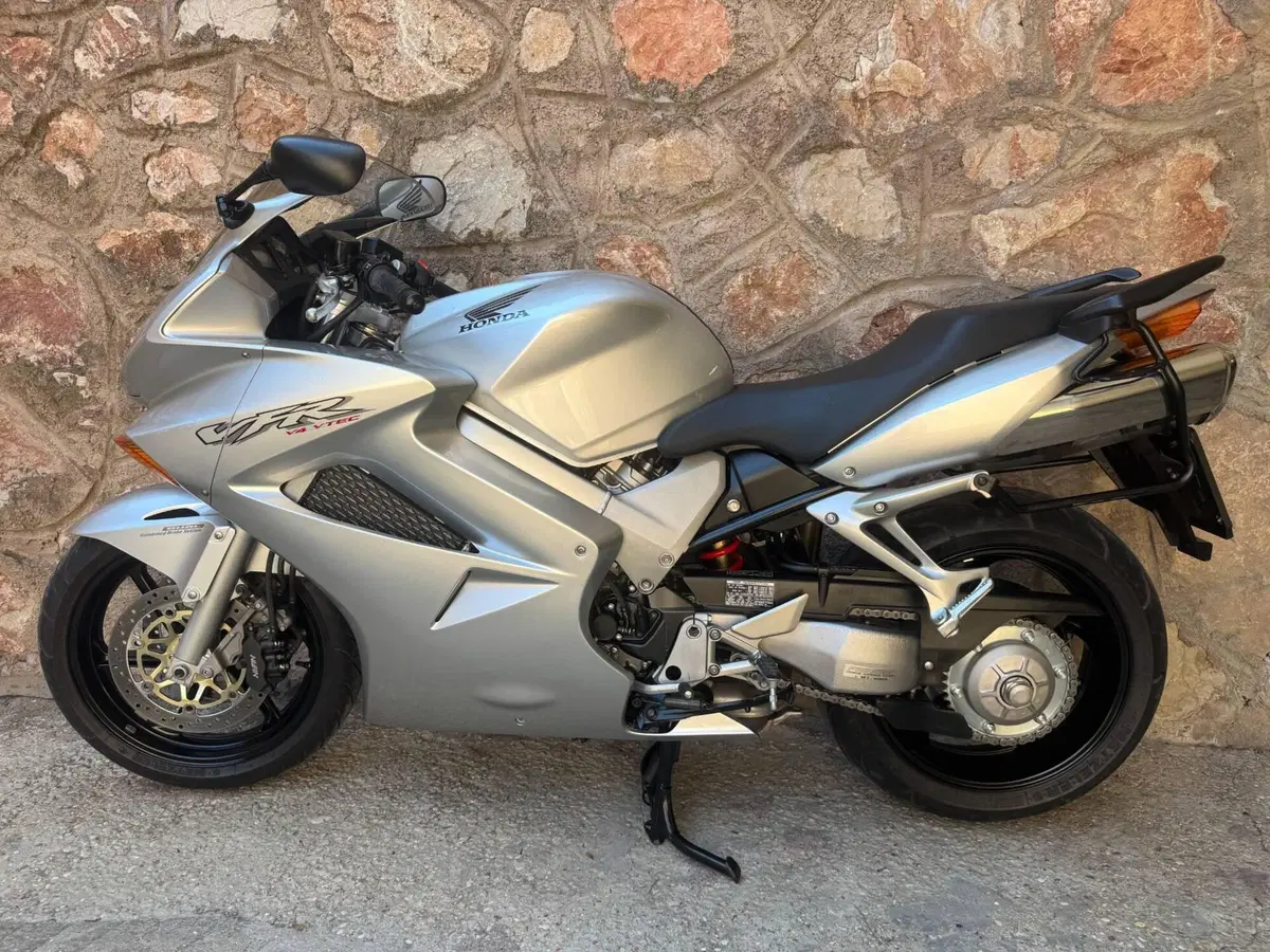 Honda VFR 800 (2002 - 05)
