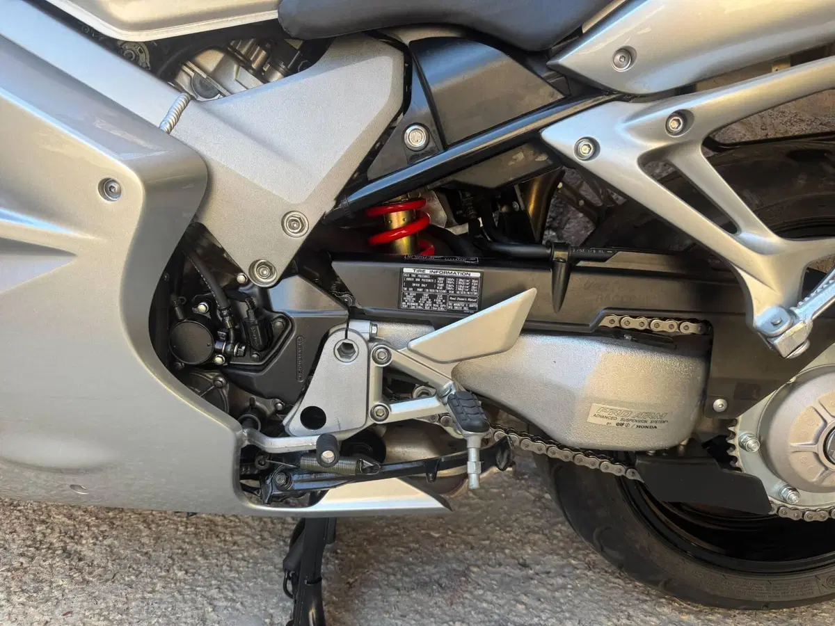 Honda VFR 800 (2002 - 05) (2)