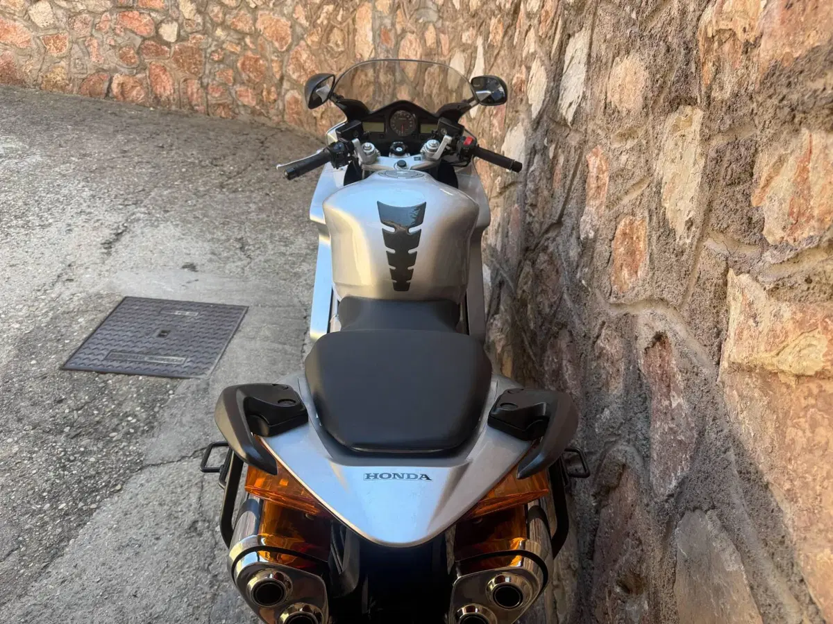 Honda VFR 800 (2002 - 05) (6)