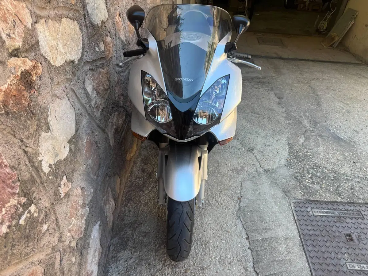 Honda VFR 800 (2002 - 05) (9)