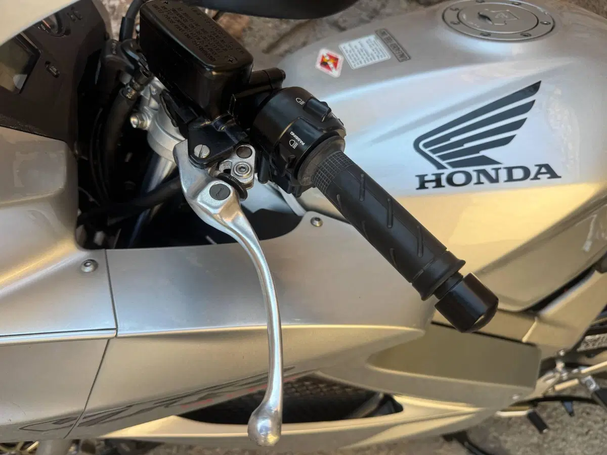 Honda VFR 800 (2002 - 05) (11)