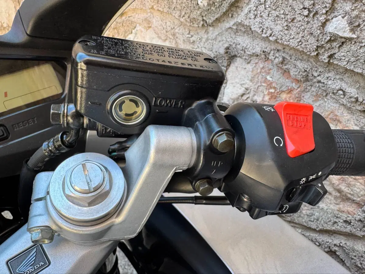 Honda VFR 800 (2002 - 05) (12)