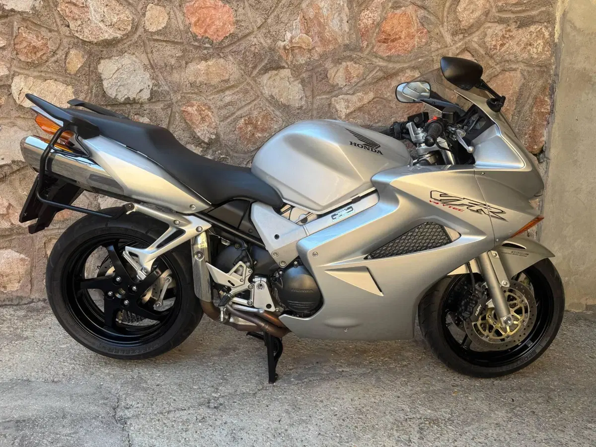 Honda VFR 800 (2002 - 05) (16)