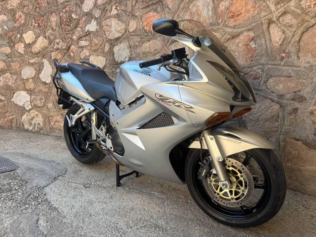 Honda VFR 800 (2002 - 05) (17)