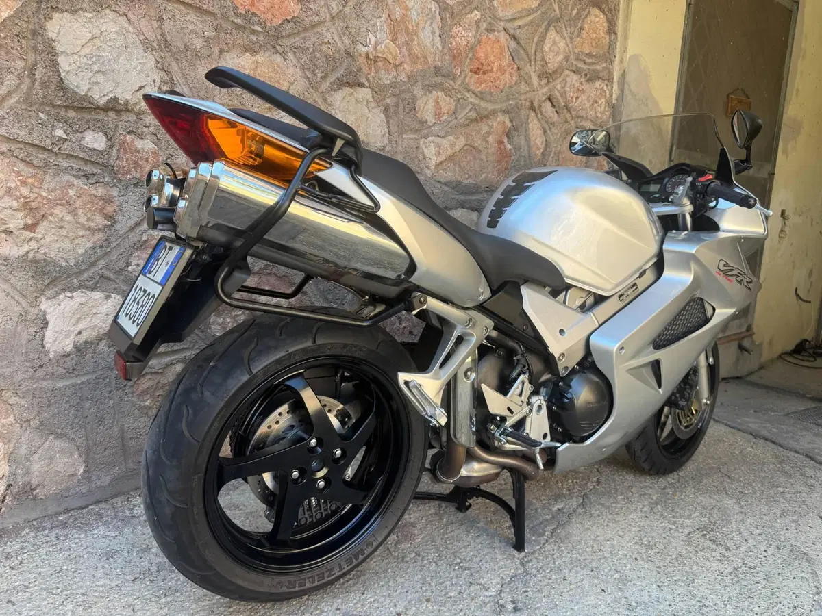 Honda VFR 800 (2002 - 05) (18)
