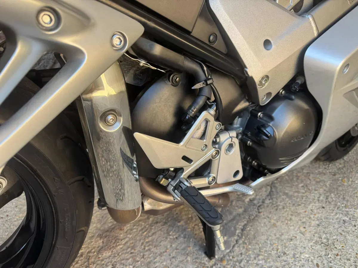 Honda VFR 800 (2002 - 05) (20)