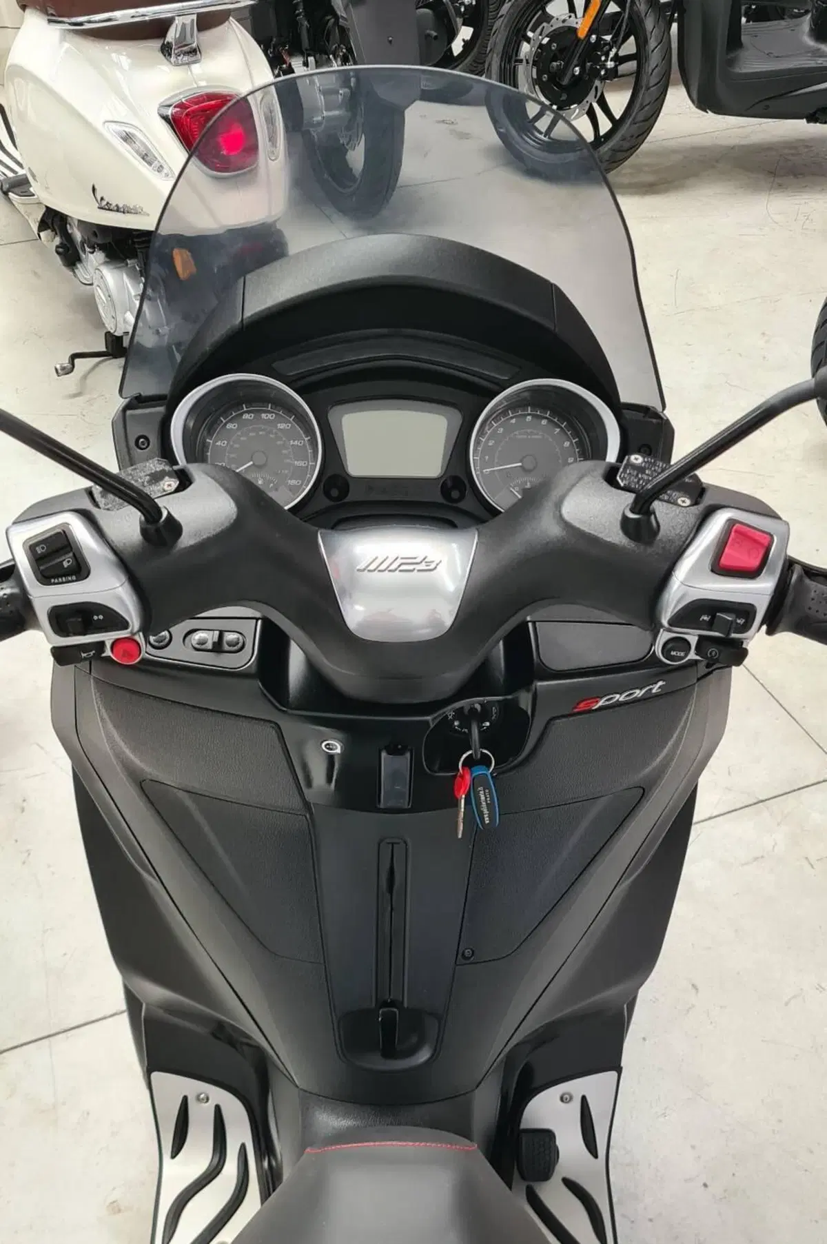 Piaggio MP3 300 Sport ABS Hpe (2021 - 24) (4)