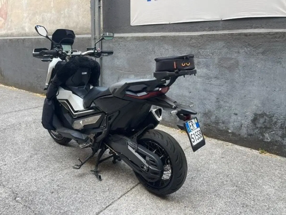 Honda X-ADV 750 (2017) (2)