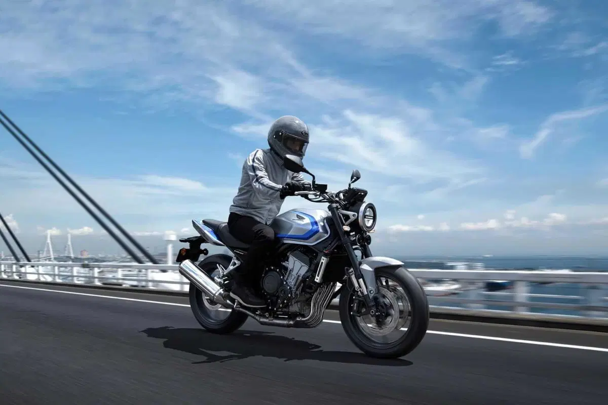 Honda CB400 Super Four: debutta in Giappone. Ha 4 cilindri e 58 cv