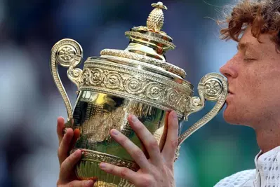 E son 4&hellip; Jannik Sinner, il re del tennis, ancora bocciato all&rsquo;esame della patente della moto 
