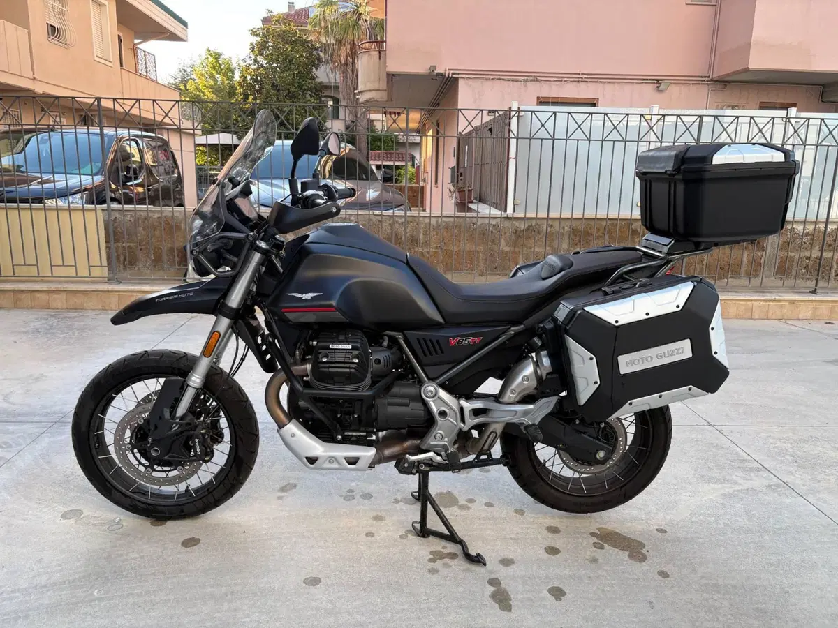 Moto Guzzi V85 TT (2021 - 23) (2)