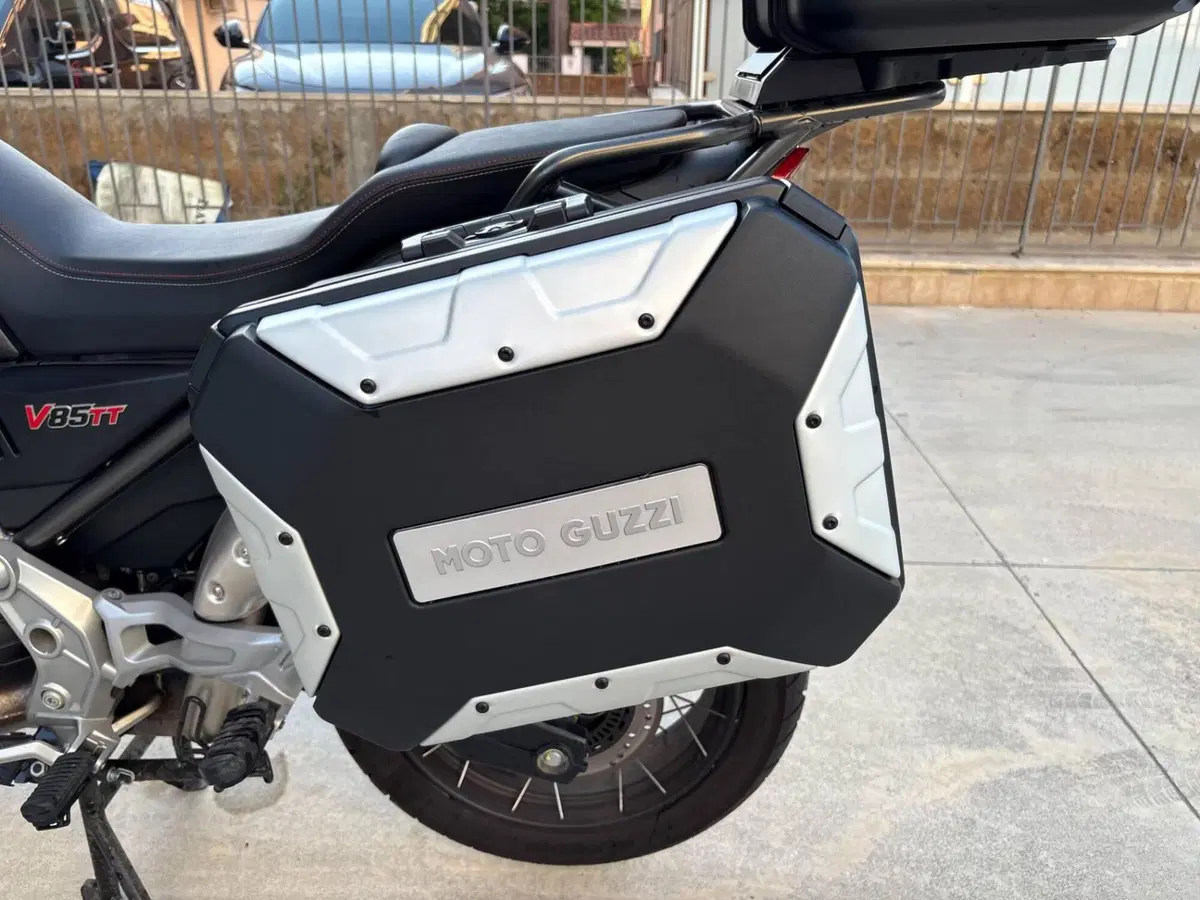 Moto Guzzi V85 TT (2021 - 23) (6)