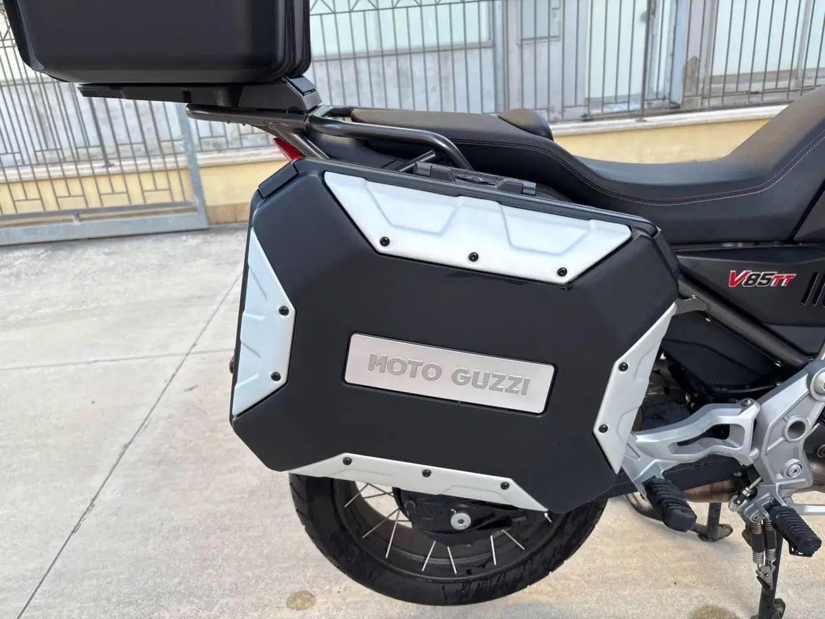 Moto Guzzi V85 TT (2021 - 23) (7)