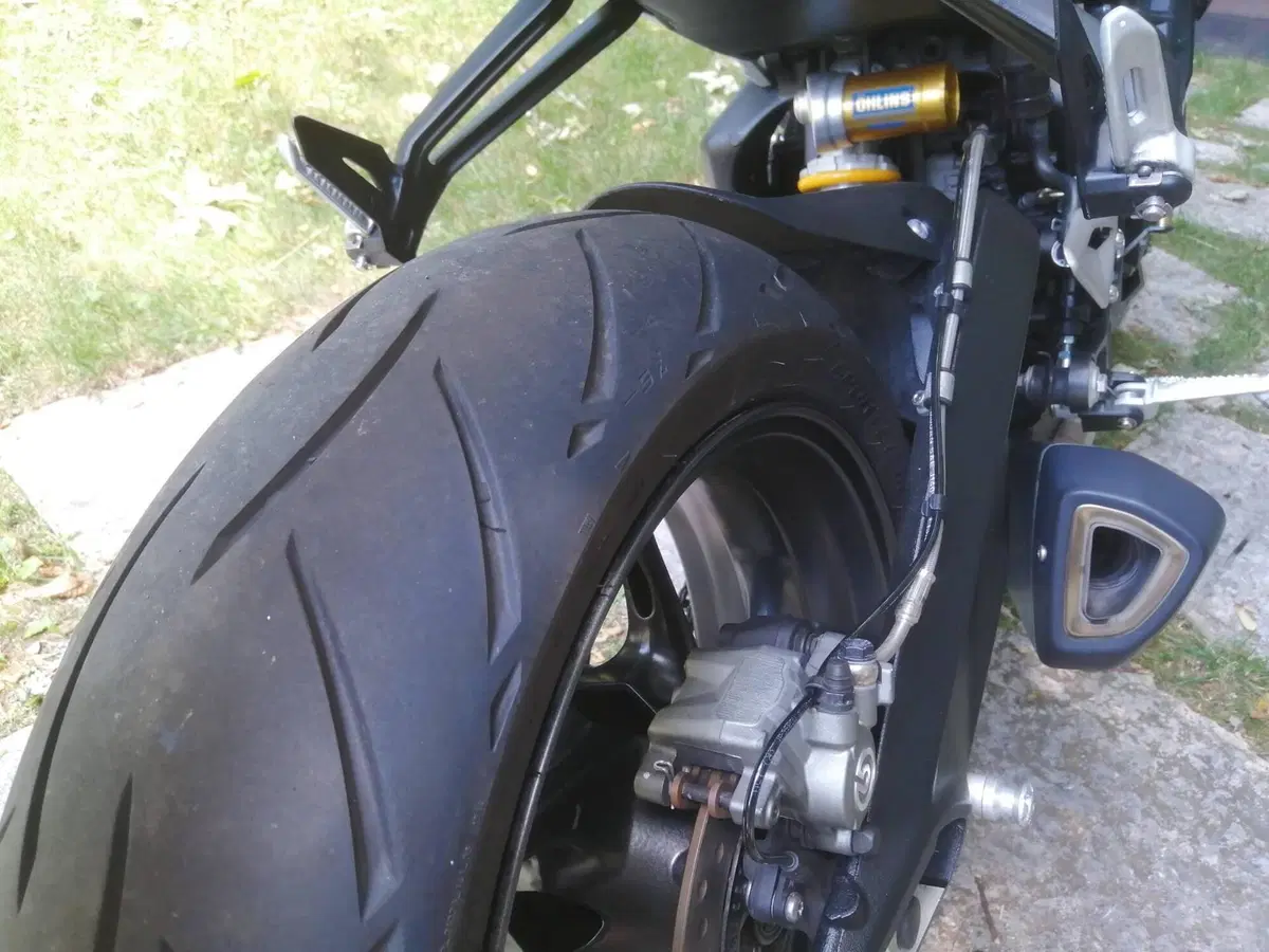 Triumph Street Triple 765 RS (2023 - 26) (4)