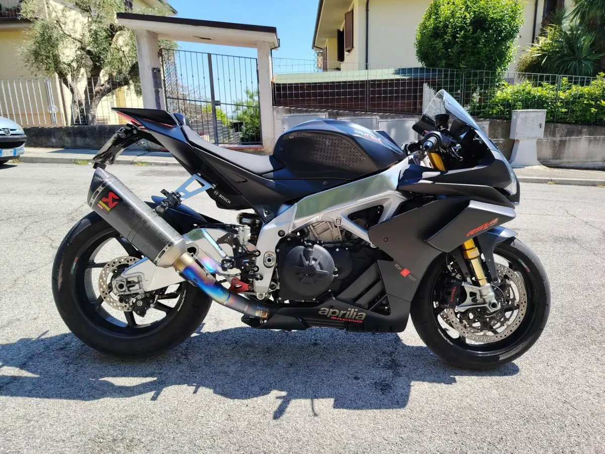Aprilia RSV4 1100 Factory (2019 - 20) (2)