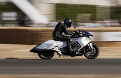 BMW K18 Vision, il concept da 130 decibel incendia Goodwood