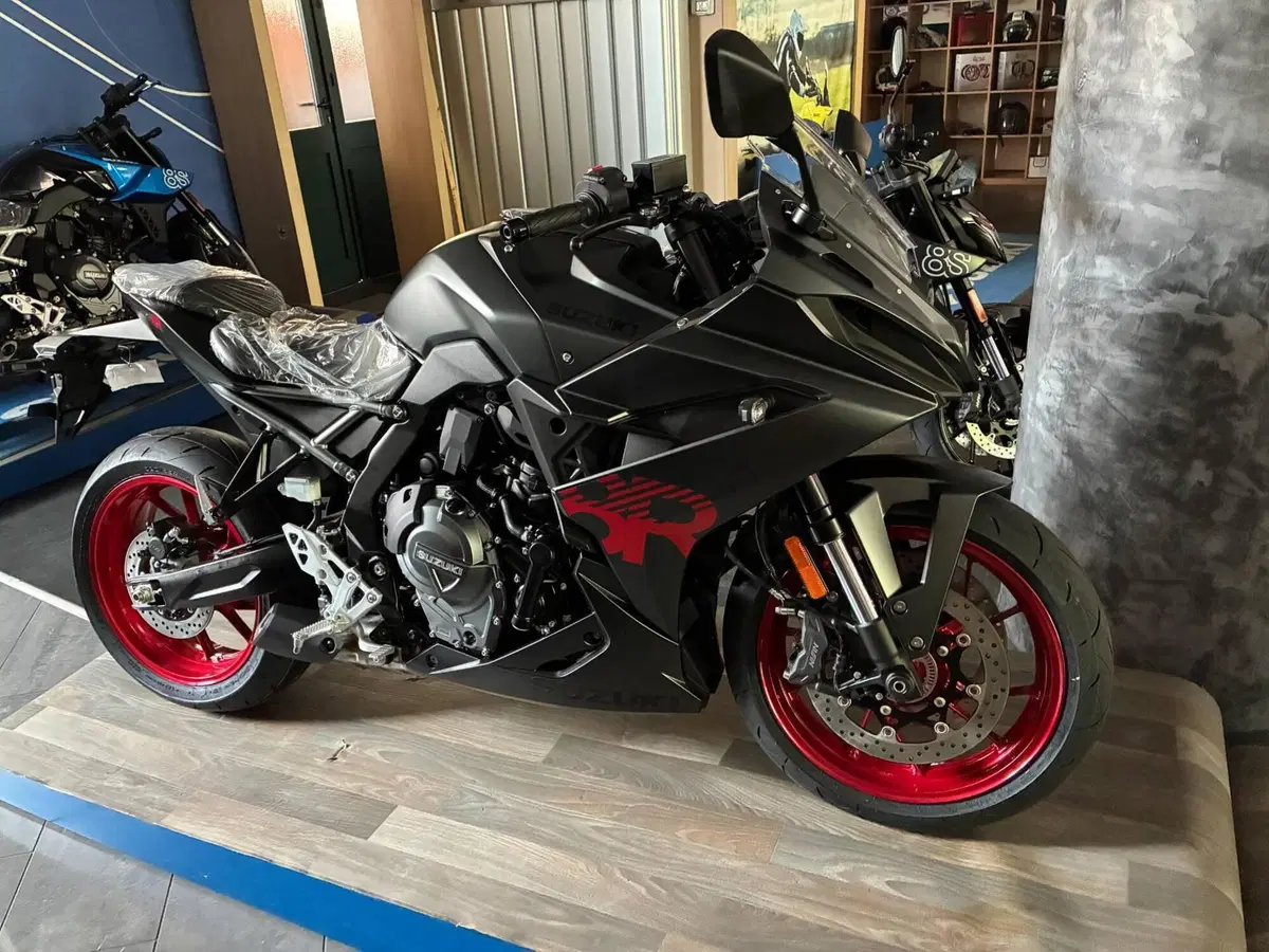 Suzuki GSX-8R (2024 - 26)