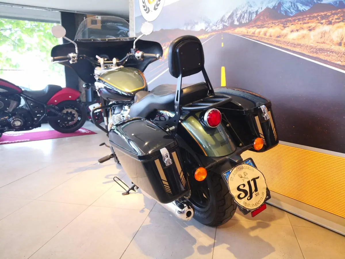 Royal Enfield Super Meteor 650 (2023 - 26) (8)