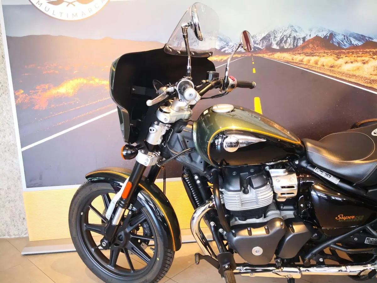 Royal Enfield Super Meteor 650 (2023 - 26) (10)
