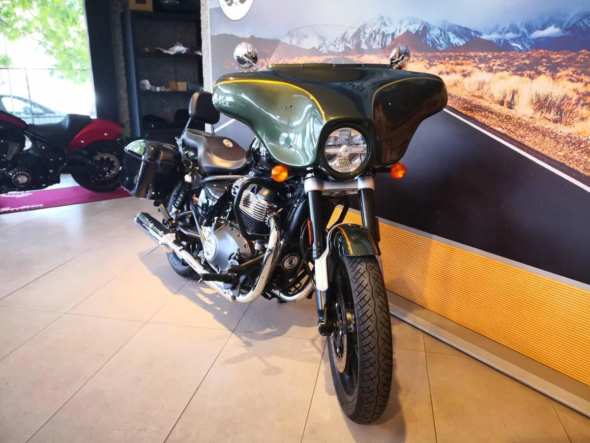 Royal Enfield Super Meteor 650 (2023 - 26) (3)