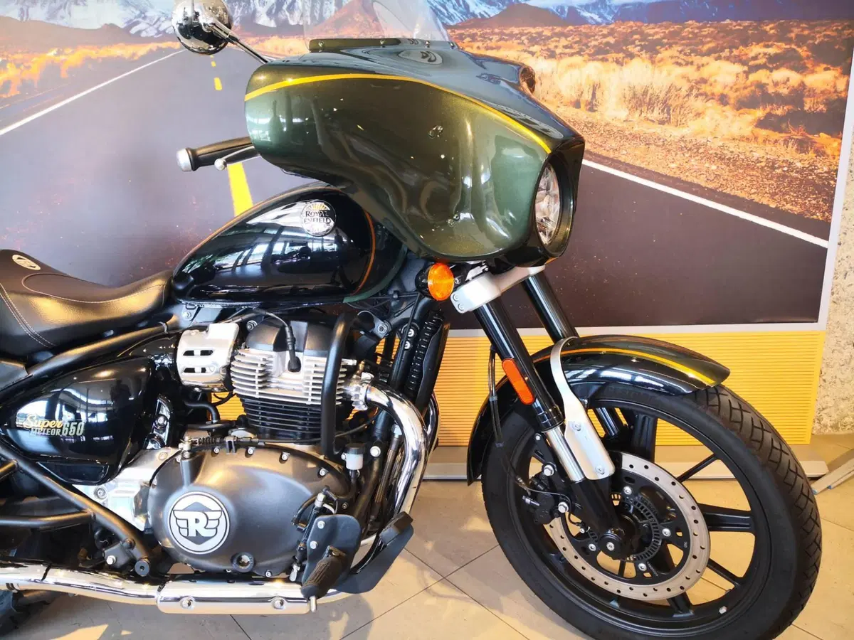 Royal Enfield Super Meteor 650 (2023 - 26) (4)