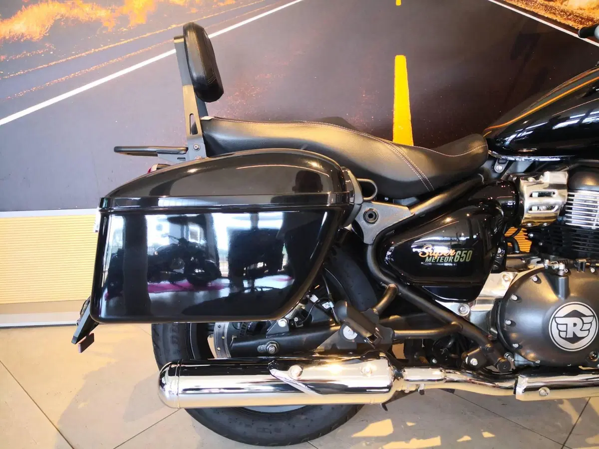 Royal Enfield Super Meteor 650 (2023 - 26) (5)