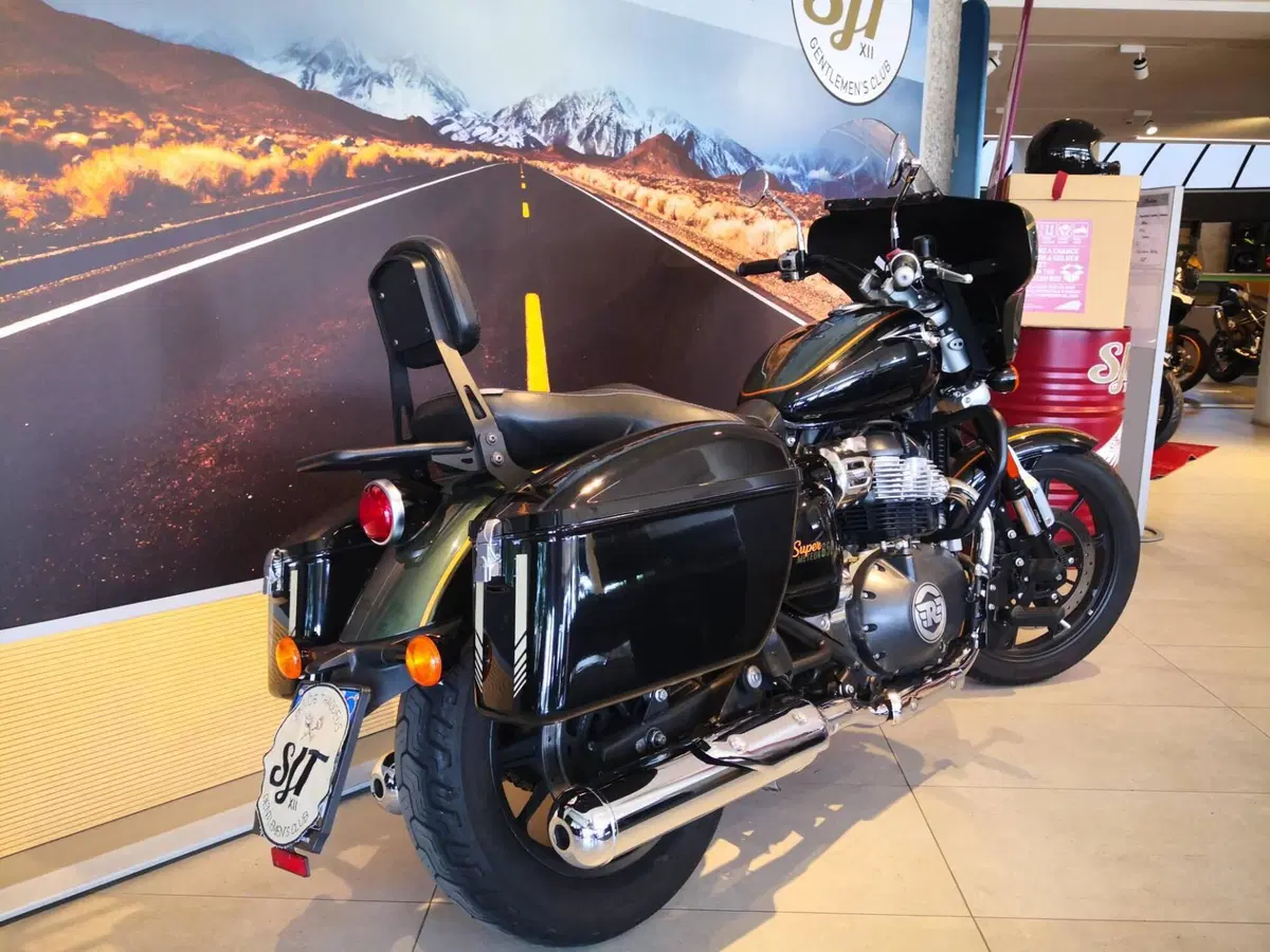 Royal Enfield Super Meteor 650 (2023 - 26) (6)