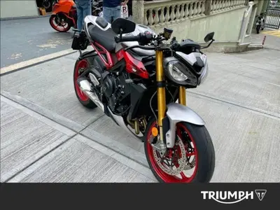 Triumph Street Triple 765 RX (2026) usata