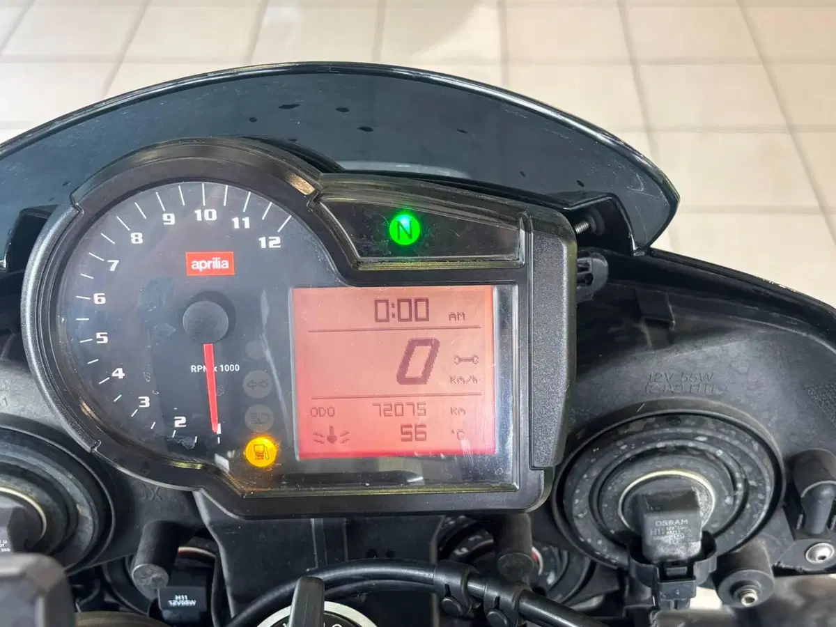 Aprilia Tuono 1000 R (2006 - 10) (9)