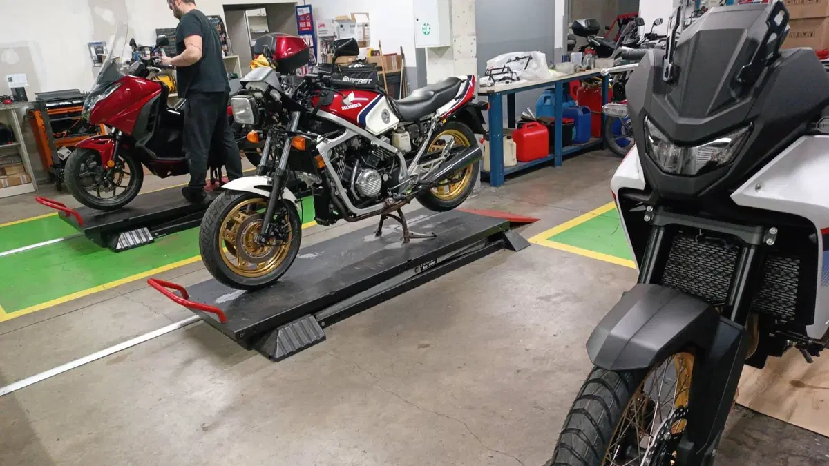 Honda VF 750F (5)